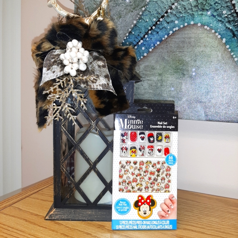 🌷2/18$ 🌷Minnie Mouse Nail Set NWT - Picture 1 of 6